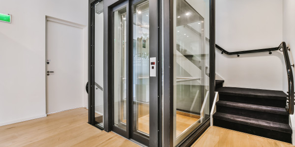 Diseño y Desarrollo de Proyectos Oliana · Instalación de Ascensor